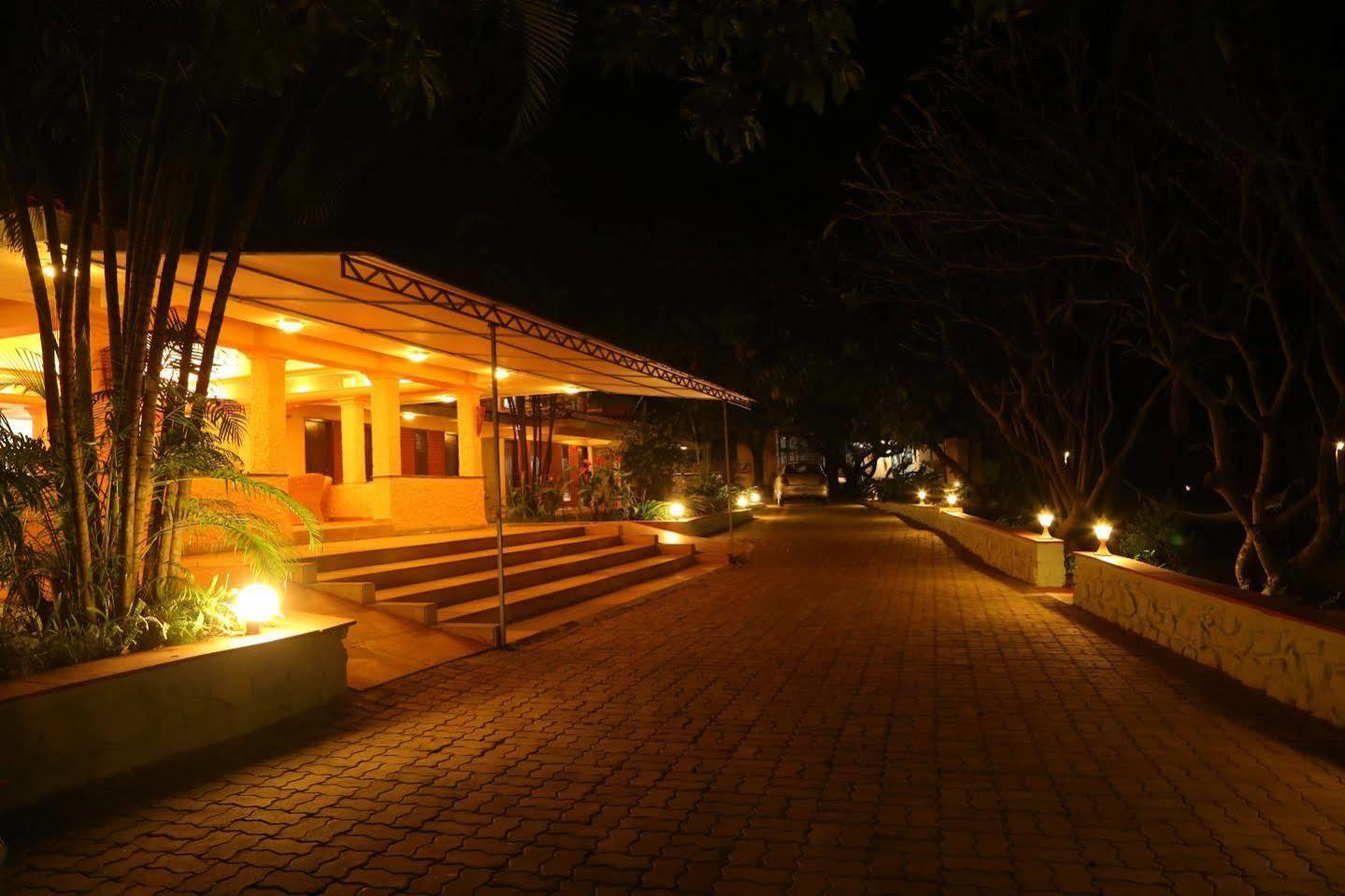 Hotel Outpost@Alibaug Exteriér fotografie